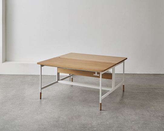 RIVET Free address desk